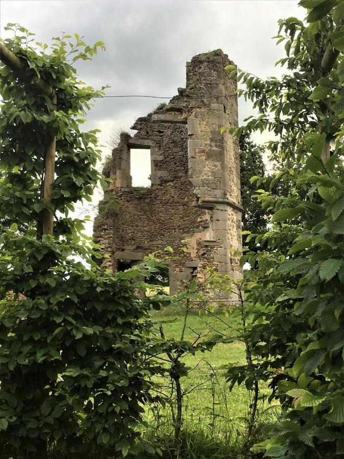 Chateau De La Chasse-Guerre Bed & Breakfast Hardanges Bagian luar foto
