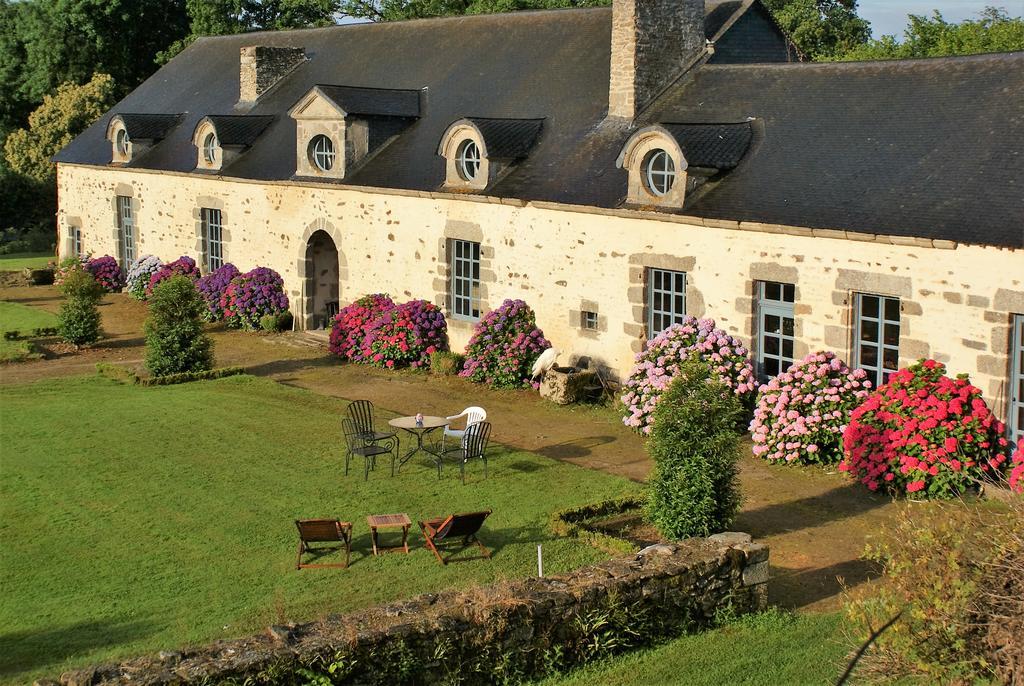 Chateau De La Chasse-Guerre Bed & Breakfast Hardanges Bagian luar foto