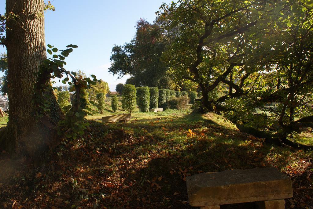 Chateau De La Chasse-Guerre Bed & Breakfast Hardanges Bagian luar foto