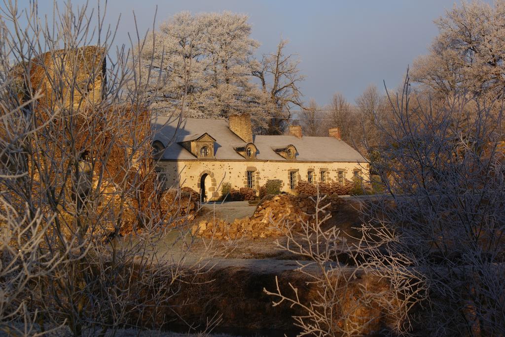 Chateau De La Chasse-Guerre Bed & Breakfast Hardanges Bagian luar foto