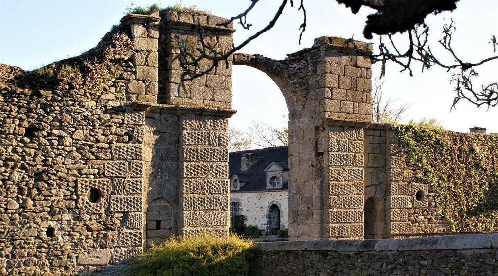 Chateau De La Chasse-Guerre Bed & Breakfast Hardanges Bagian luar foto