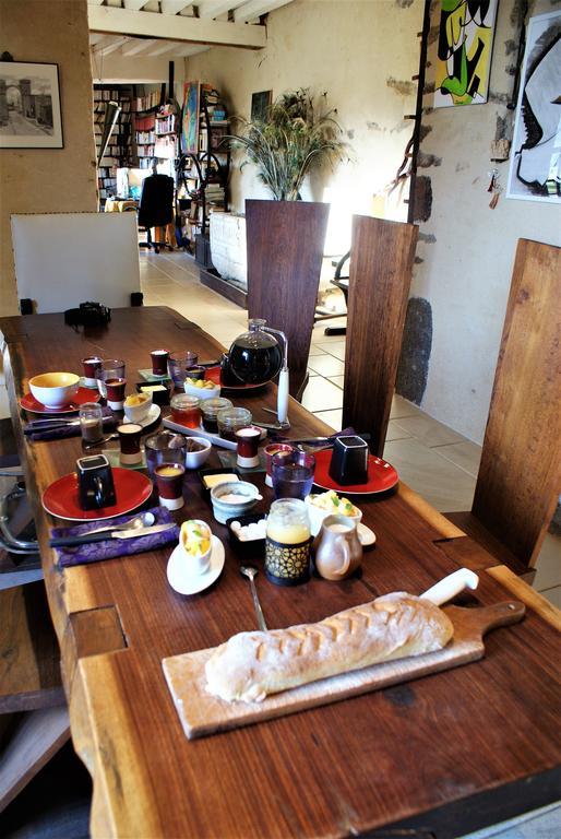 Chateau De La Chasse-Guerre Bed & Breakfast Hardanges Bagian luar foto