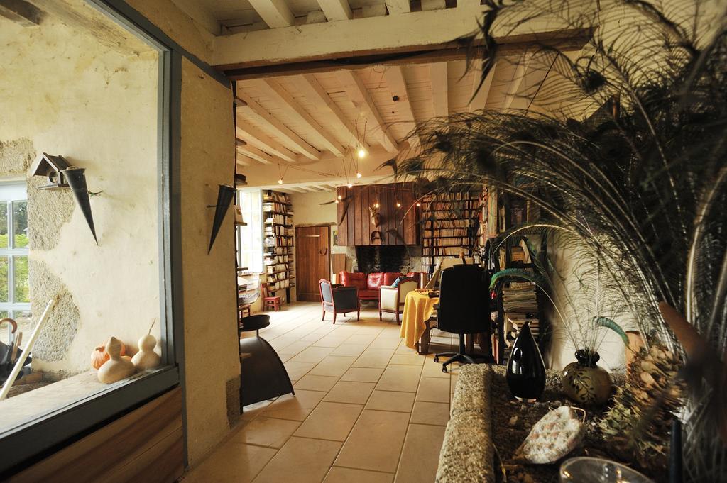 Chateau De La Chasse-Guerre Bed & Breakfast Hardanges Bagian luar foto