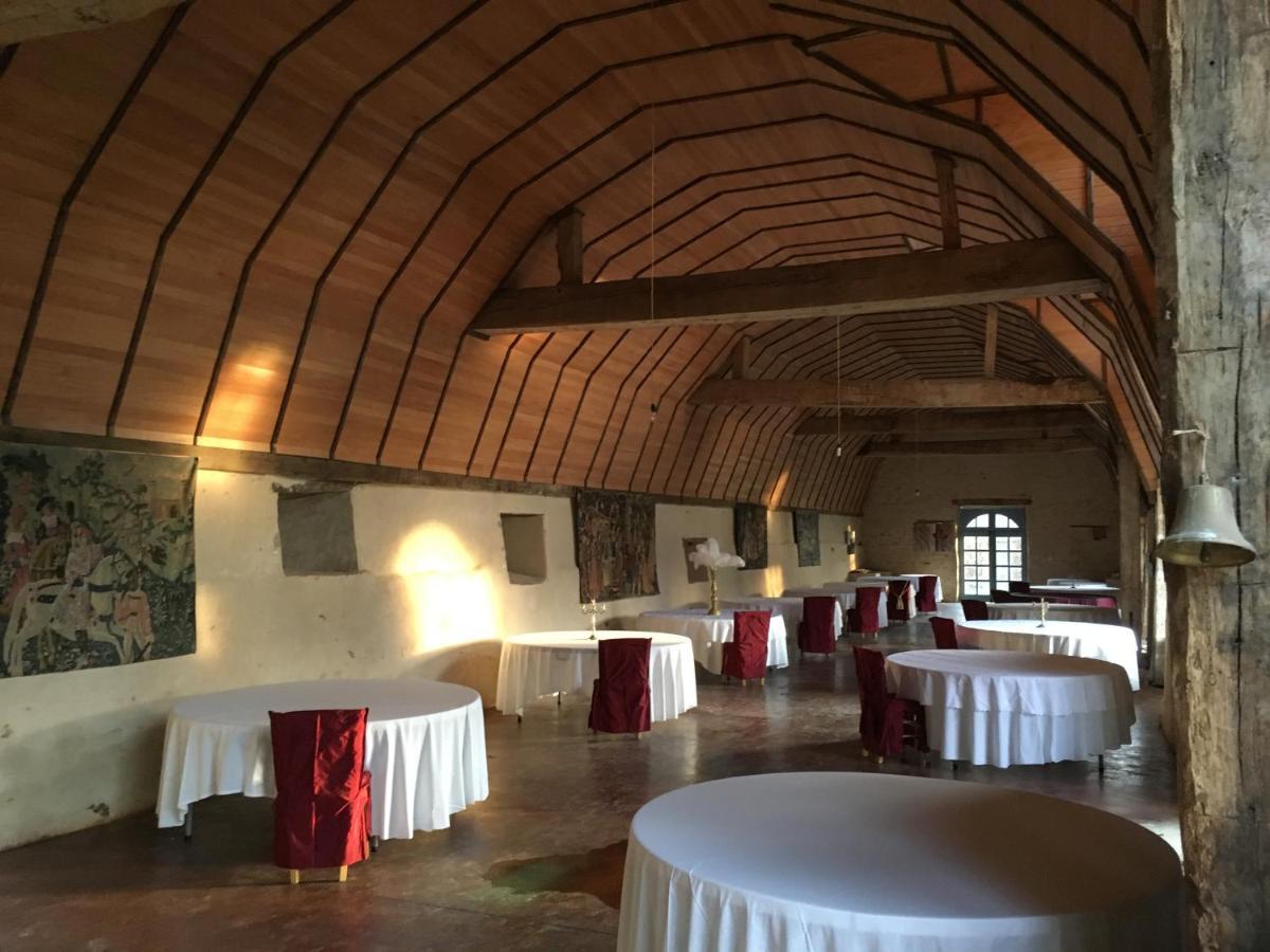 Chateau De La Chasse-Guerre Bed & Breakfast Hardanges Bagian luar foto
