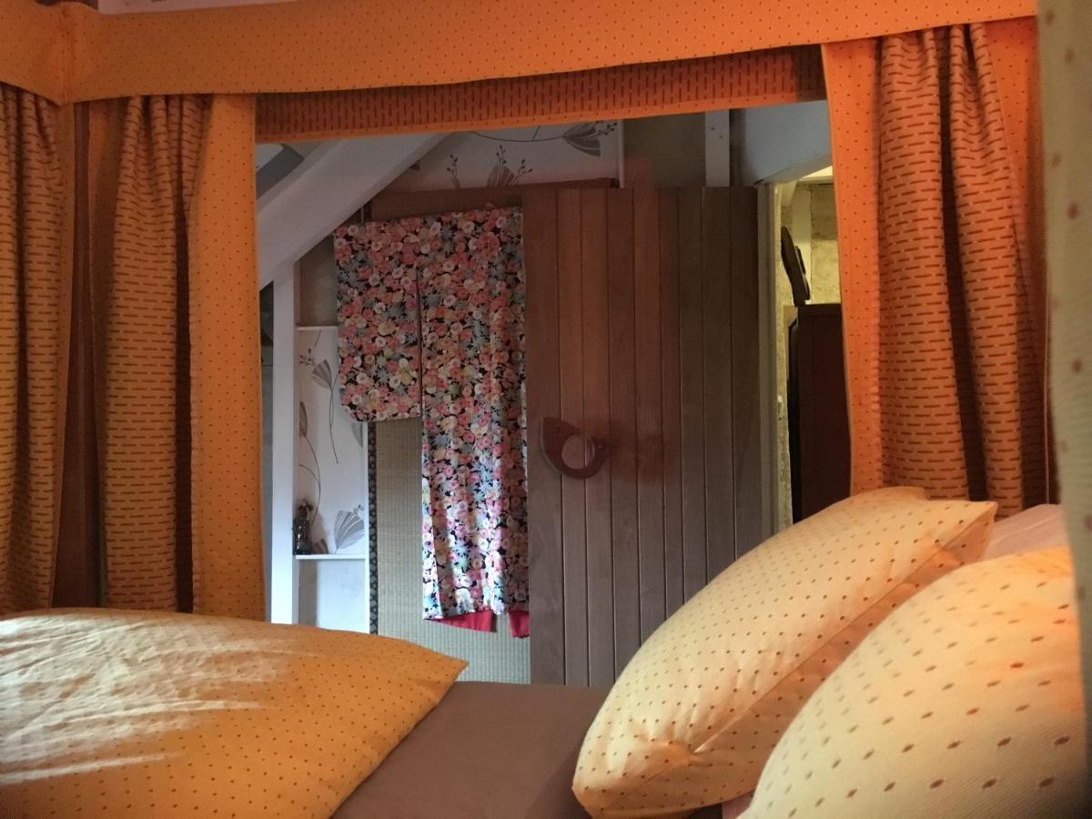 Chateau De La Chasse-Guerre Bed & Breakfast Hardanges Bagian luar foto